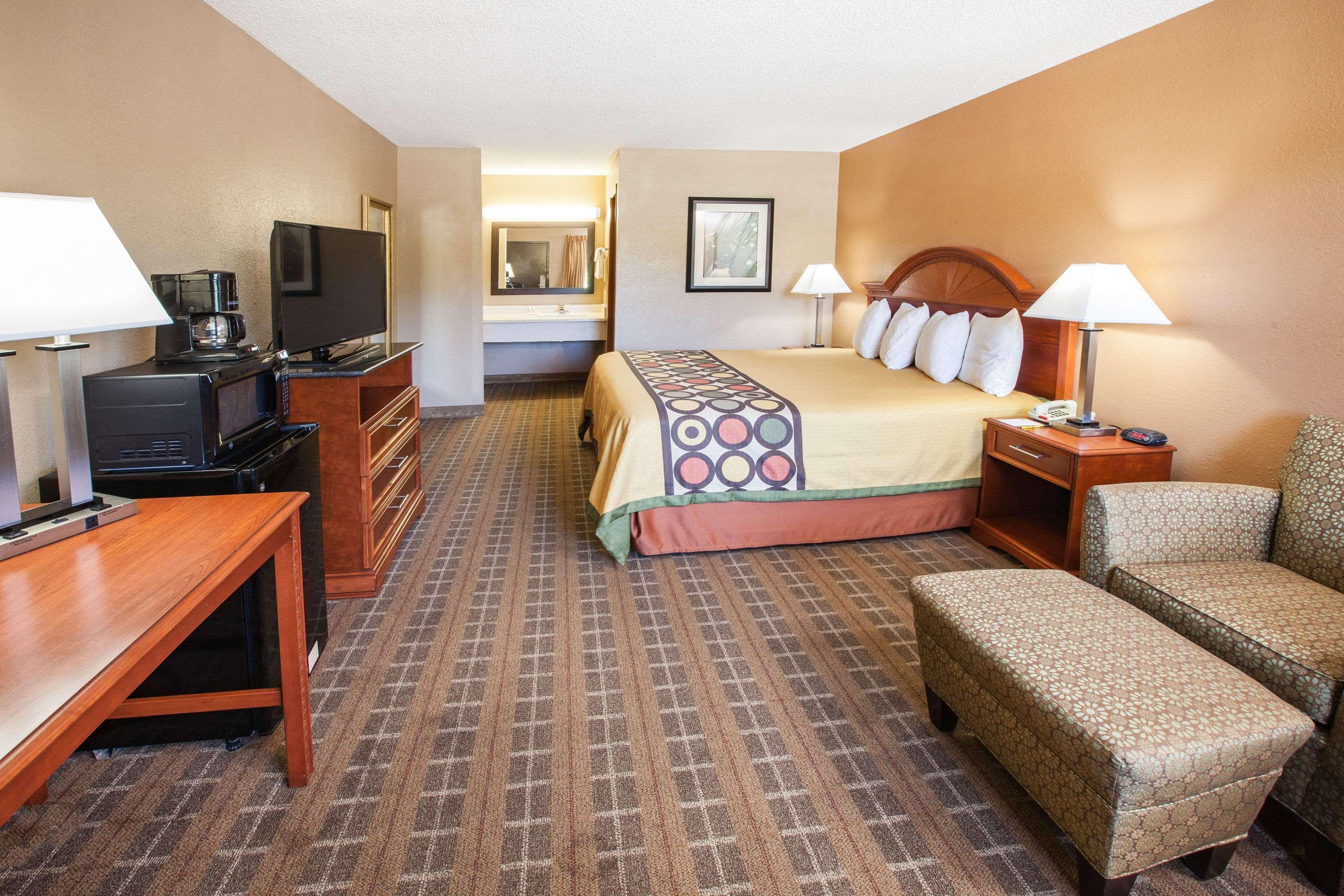 Super 8 By Wyndham Hotel 2*